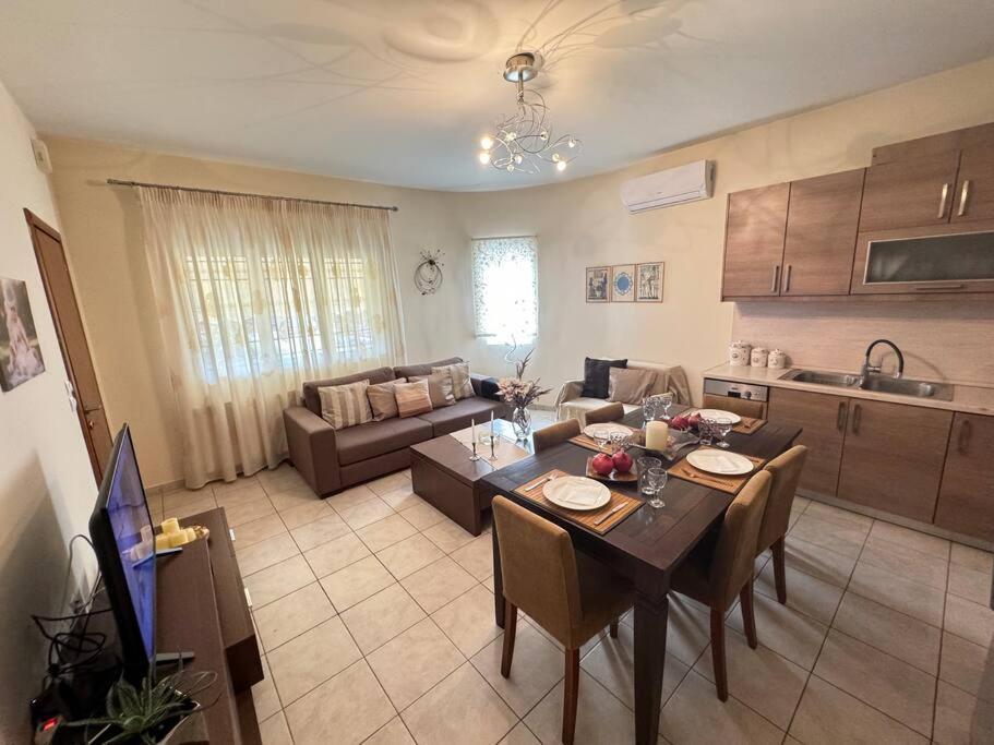 דירות טריקלה Sofias House מראה חיצוני תמונה